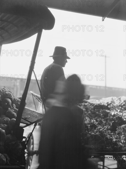Market scene, New Orleans, between 1920 and 1926. Creator: Arnold Genthe.