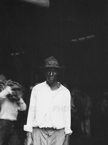 Unloading bananas, New Orleans, between 1920 and 1926. Creator: Arnold Genthe.