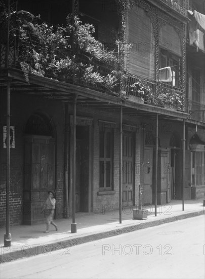 Street scene, New Orleans, between 1920 and 1926. Creator: Arnold Genthe.