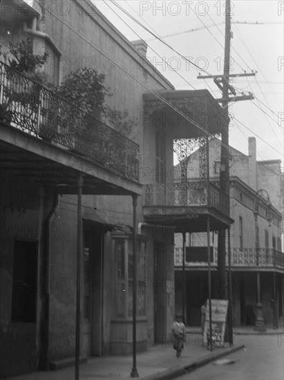 Street scene, New Orleans, between 1920 and 1926. Creator: Arnold Genthe.