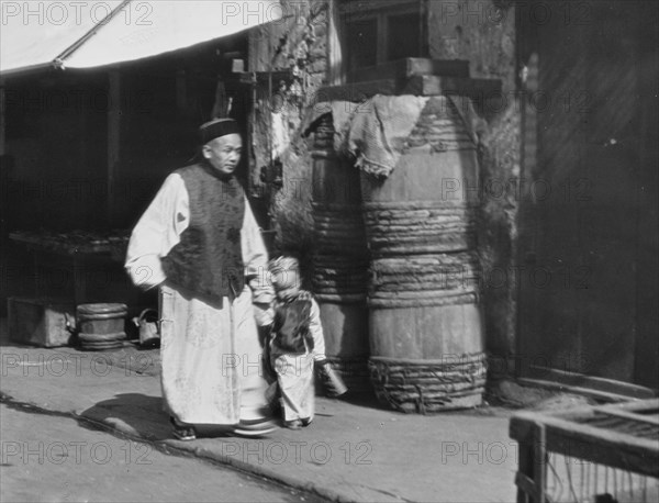 In softly gaudy colors, Chinatown, San Francisco, between 1896 and 1906. Creator: Arnold Genthe.