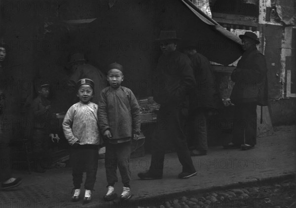 Two sheenies, Chinatown, San Francisco, between 1896 and 1906. Creator: Arnold Genthe.