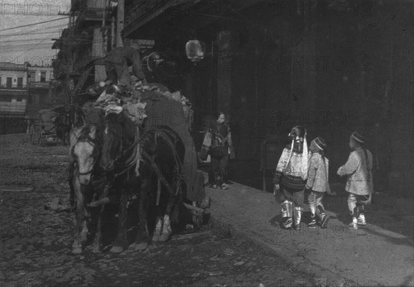 Where beauty and squalor mingle, San Francisco, between 1896 and 1906. Creator: Arnold Genthe.