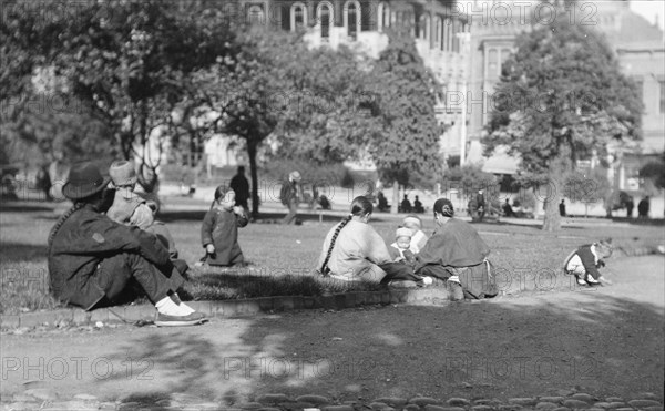 On Portsmouth Square, Chinatown, San Francisco, between 1896 and 1906. Creator: Arnold Genthe.