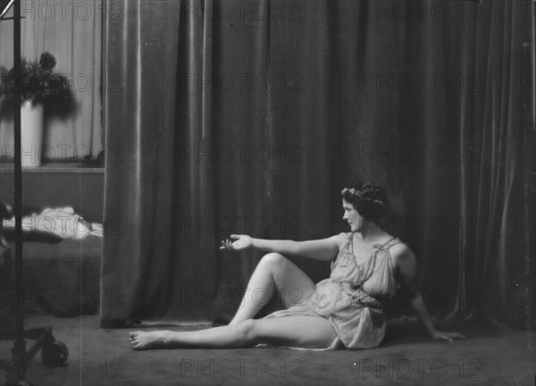 Duncan, Isadora, portrait photograph, between 1916 and 1918. Creator: Arnold Genthe.