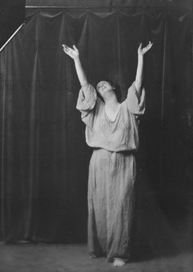 Duncan, Isadora, portrait photograph, between 1916 and 1918. Creator: Arnold Genthe.