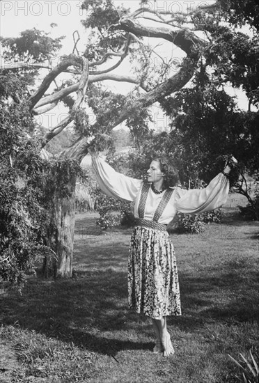 Elizabeth Duncan dancers and children, between 1916 and 1941. Creator: Arnold Genthe.