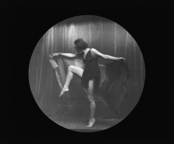 Isadora Duncan dancer, between 1915 and 1923. Creator: Arnold Genthe.