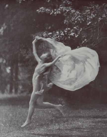 Isadora Duncan dancer, between 1915 and 1923. Creator: Arnold Genthe.