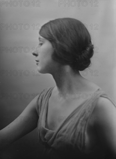 Marion Morgan dancer, portrait photograph, between 1914 and 1927. Creator: Arnold Genthe.