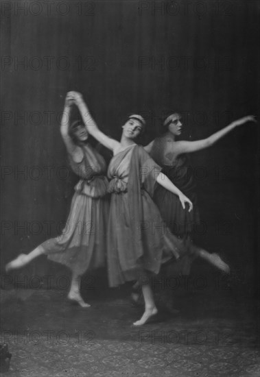 Marion Morgan dancers, between 1914 and 1927. Creator: Arnold Genthe.