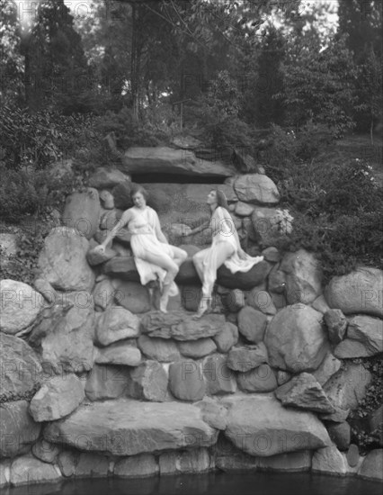 Marion Morgan dancers, between 1914 and 1927. Creator: Arnold Genthe.