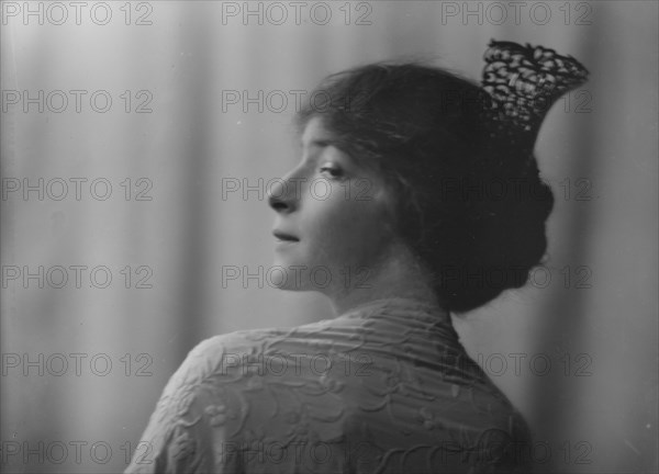 Morgan, Miss, portrait photograph, 1916 Feb. 13. Creator: Arnold Genthe.