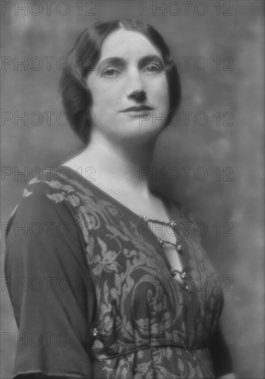 Barker, Granville, Mrs. (Lillah MacCarthy), portrait photograph, 1915 Feb. 26. Creator: Arnold Genthe.