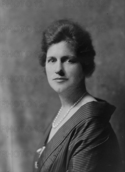 Gibson, Charles Dana, Mrs., portrait photograph, between 1914 and 1917. Creator: Arnold Genthe.