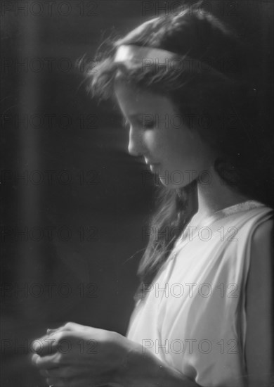 MacKaye, Percy, daughter of, portrait photograph, 1914 or 1915. Creator: Arnold Genthe.