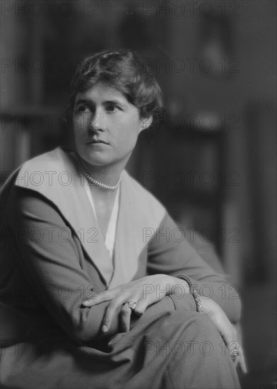Garnett, Porter, Mrs., portrait photograph, 1917 Mar. 3. Creator: Arnold Genthe.