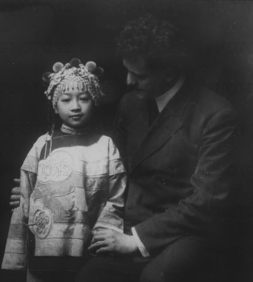 Friends, Chinatown, San Francisco, between 1896 and 1906. Creator: Arnold Genthe.