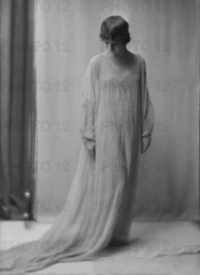 Isadora Duncan dancer, between 1915 and 1923. Creator: Arnold Genthe.