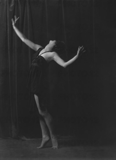 Isadora Duncan dancer, between 1915 and 1923. Creator: Arnold Genthe.