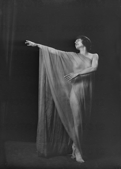 Isadora Duncan dancer, between 1915 and 1923. Creator: Arnold Genthe.