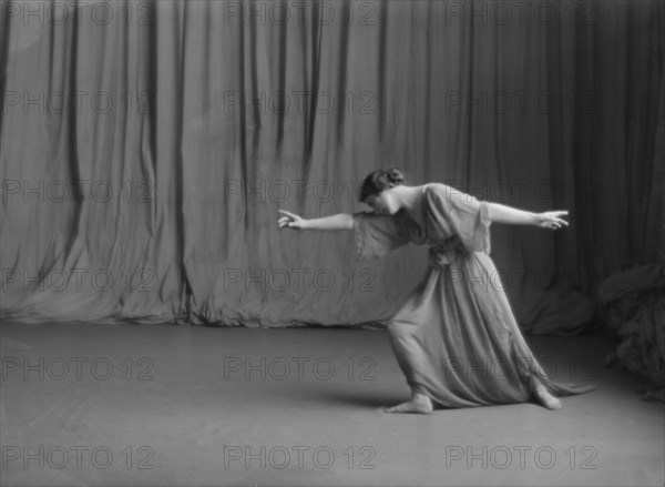 Isadora Duncan dancer, between 1915 and 1923. Creator: Arnold Genthe.