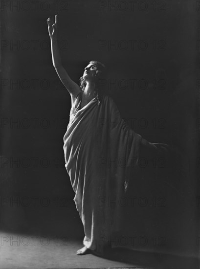 Isadora Duncan dancer, between 1915 and 1923. Creator: Arnold Genthe.