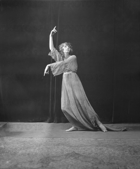 Isadora Duncan dancers, between 1915 and 1923. Creator: Arnold Genthe.