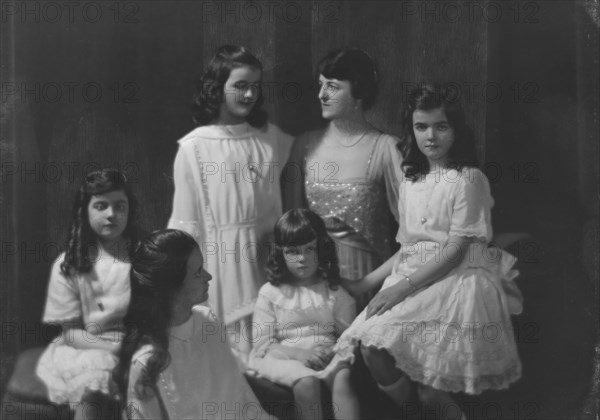 Kelly, C.F., Mrs., and daughters, portrait photograph, 1917 June 14. Creator: Arnold Genthe.