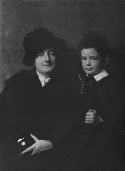 Norris, Charles G., Mrs., and son, portrait photograph, between 1913 and 1942. Creator: Arnold Genthe.