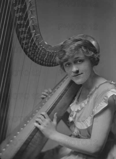 Dilling, Mildred, Miss, portrait photograph, 1916 Mar. 21. Creator: Arnold Genthe.