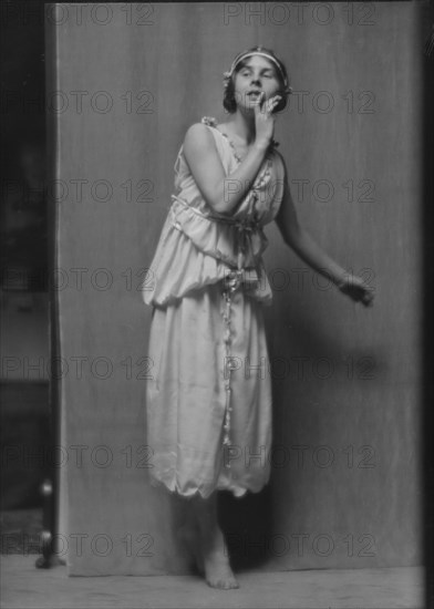 Lopoukhova, Lydia, Miss, 1914 Feb. 4. Creator: Arnold Genthe.