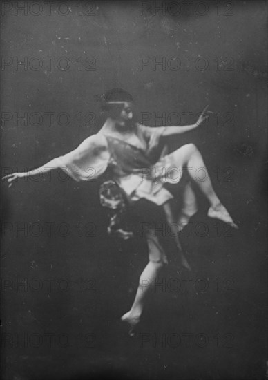 Pavlova, Anna, Madame, 1915 Nov. 8. Creator: Arnold Genthe.