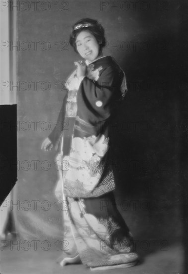 Miura, Tamaki, Madame, in costume, 1915 Nov. 5. Creator: Arnold Genthe.