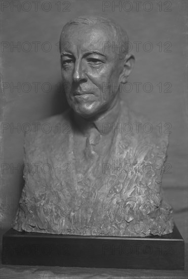 Wilson, Woodrow, President, portrait sculpture by Jo Davidson, 1916. Creators: Arnold Genthe, Jo Davidson.