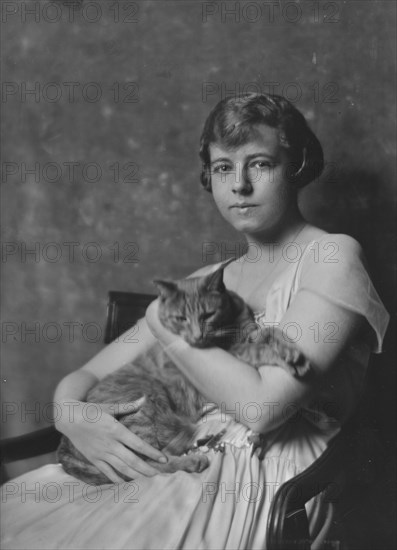 Miss Marjorie Cluett, with Buzzer the cat, portrait photograph, 1917 Dec. Creator: Arnold Genthe.