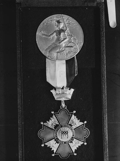 Medal from the 1928 Exposition internationale in Paris, between 1928 and 1942. Creator: Arnold Genthe.