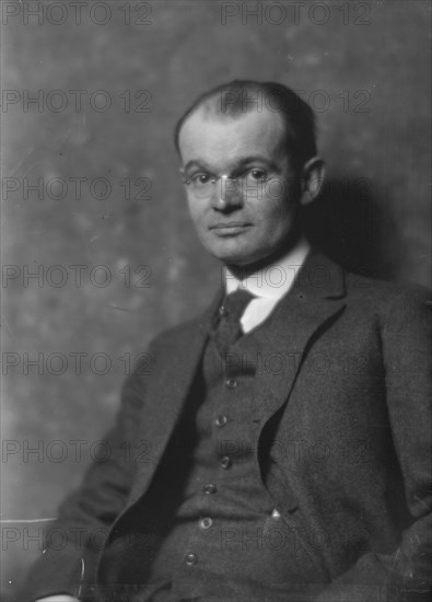 Mr. Clarence B. Kelland, portrait photograph, 1917 Dec. 13. Creator: Arnold Genthe.