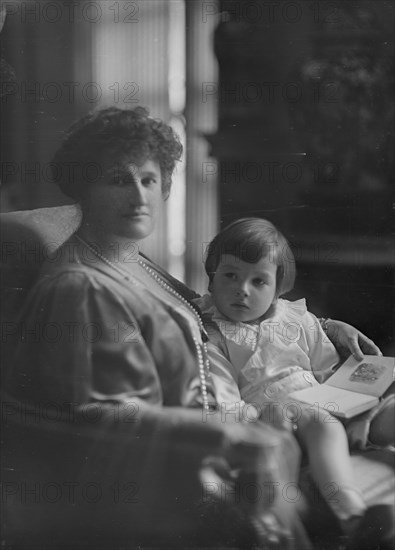 Mrs. John D. Rockefeller Jr and son David, portrait photograph, 1919 Mar. 18. Creator: Arnold Genthe.