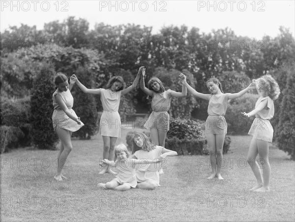 Anita Zahn dancers, between 1911 and 1942. Creator: Arnold Genthe.