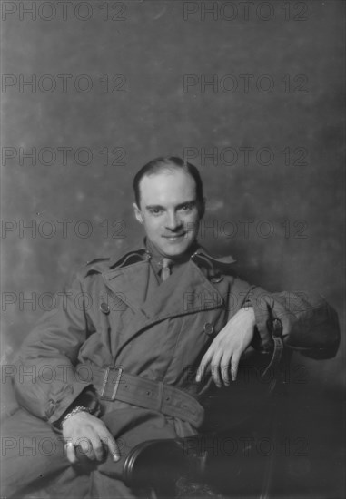 Captain Bruce Bainsfather [sic], portrait photograph, 1918 Oct. 8. Creator: Arnold Genthe.