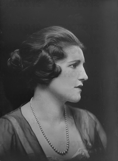Mrs. Raymond Belmont, portrait photograph, 1918 Dec. 30. Creator: Arnold Genthe.