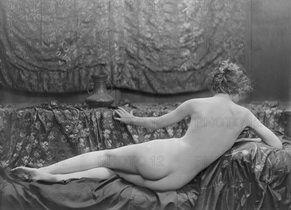 Miss Eleanor Boardman, portrait photograph, 1918 Sept. 6. Creator: Arnold Genthe.