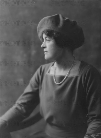 Miss Dorothy Brown, portrait photograph, 1918 Jan. 11. Creator: Arnold Genthe.