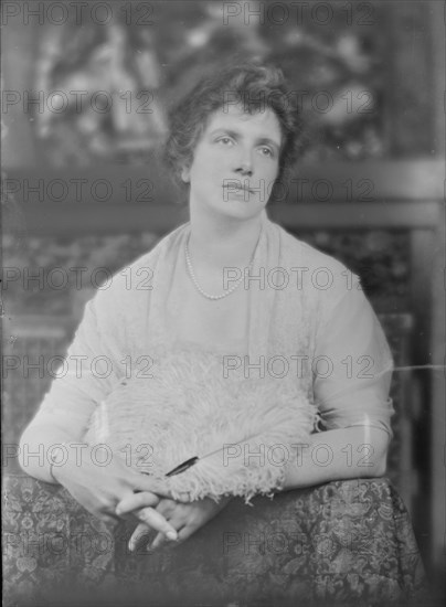 Mrs. E.C. Brown, portrait photograph, 1918 July 2. Creator: Arnold Genthe.