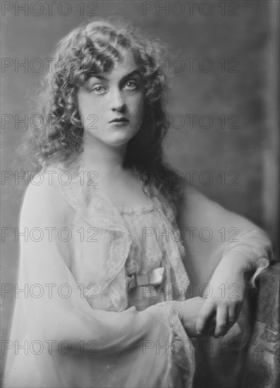 Miss M. Copley, portrait photograph, 1917 Nov. 20. Creator: Arnold Genthe.