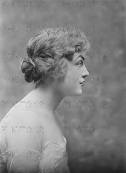 Miss M. Copley, portrait photograph, 1917 Nov. 20. Creator: Arnold Genthe.