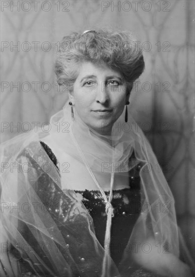 Mrs. Dickey, portrait photograph, 1918 May. Creator: Arnold Genthe.