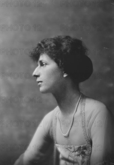Mrs. B. Dominick, portrait photograph, 1918 Feb. 19. Creator: Arnold Genthe.