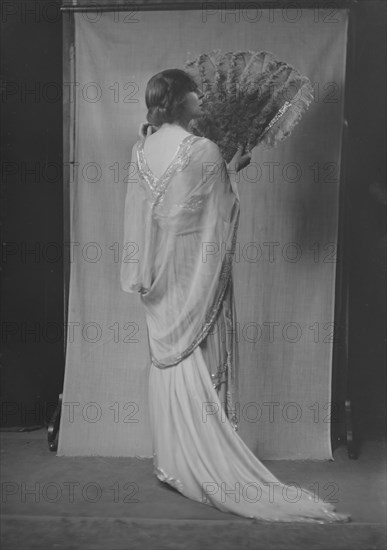 Miss Donner, portrait photograph, 1919 Mar. 6. Creator: Arnold Genthe.